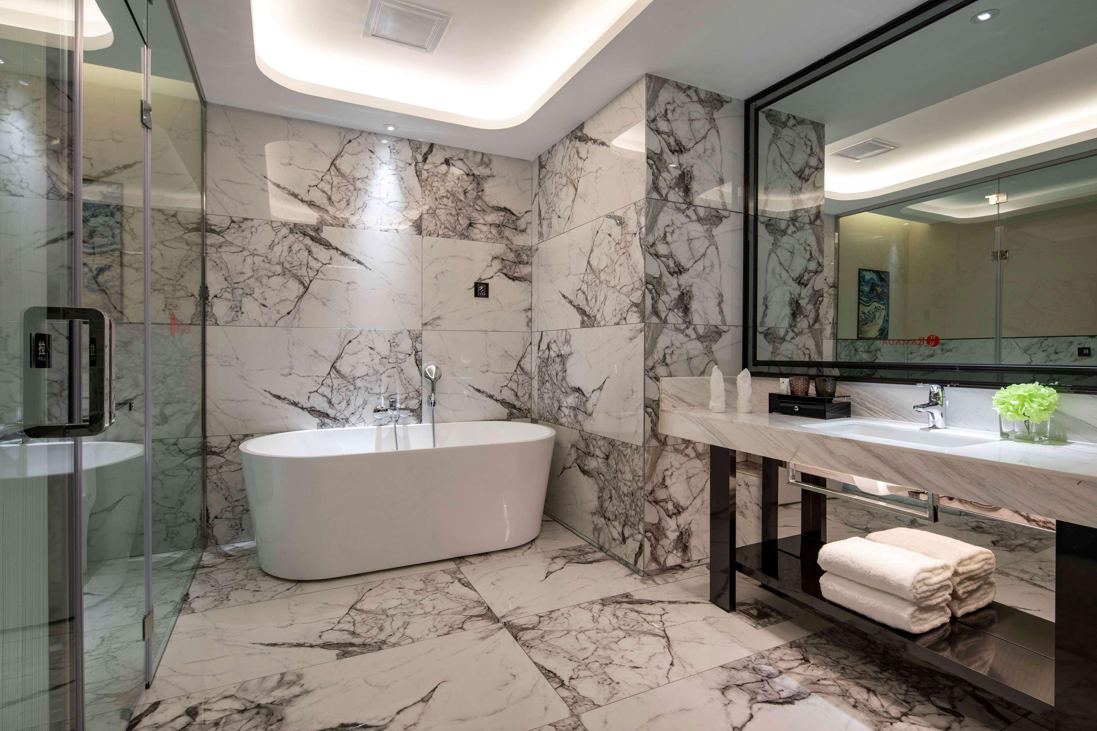 Ramada By Wyndham Mengzi Suites Экстерьер фото