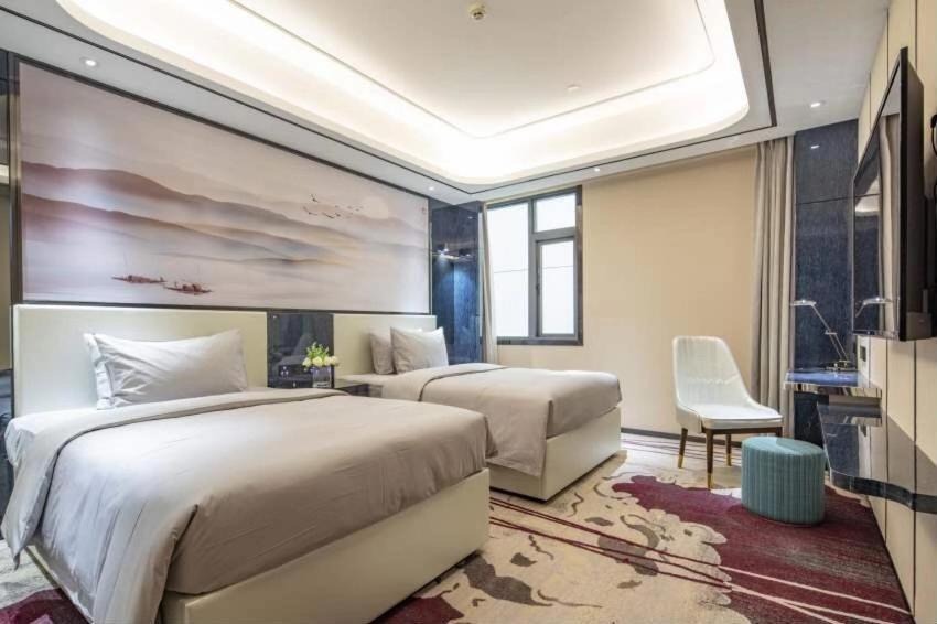 Ramada By Wyndham Mengzi Suites Экстерьер фото